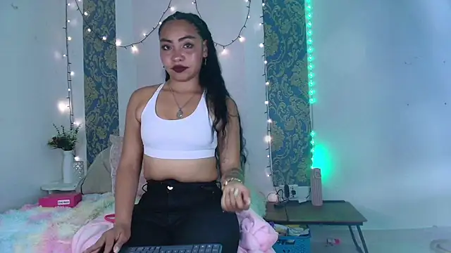 Dailyn Adams online show from April 14, 1:38 am