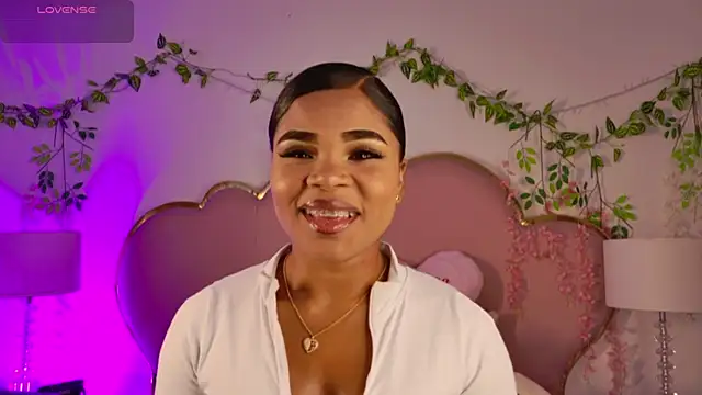 NahiaraReina online show from April 18, 2:41 pm