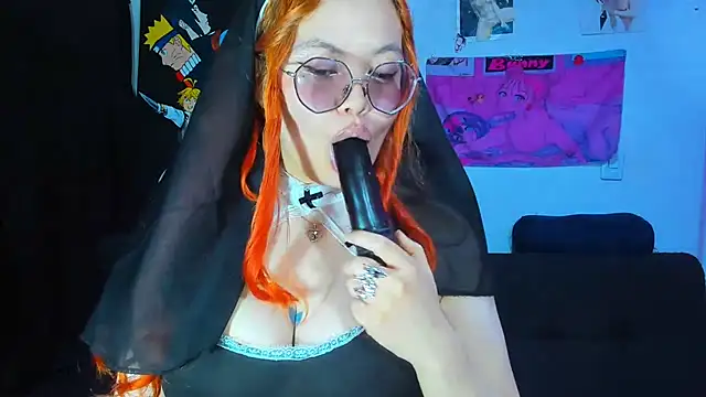 Snapshot of Lily_stone04 chatting on October 18, 8:39 am Lily stone04 online show from October 18, 8:39 am