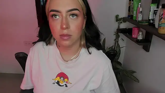 AnnikaMerliahh  online show from December 20, 1:26 pm