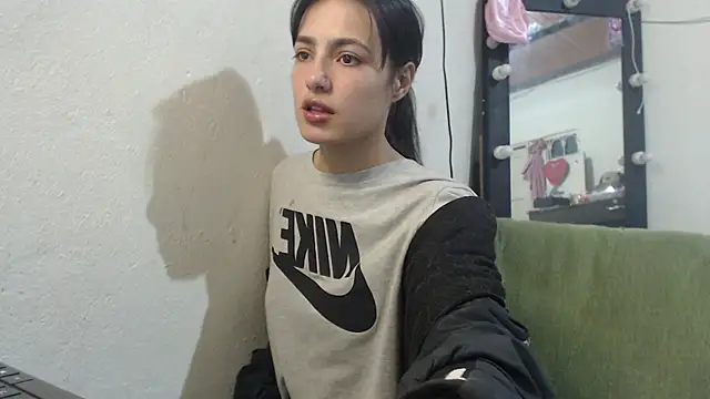 skinny sweet2411 online show from June 5, 5:22 am