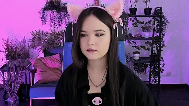 Elainebeness online show from December 17, 8:13 pm