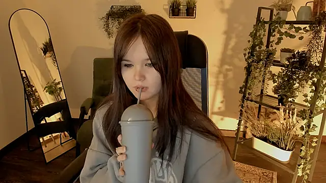 Elainebeness online show from April 12, 10:12 pm