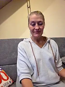 lisalustjouw online show from December 1, 12:41 pm