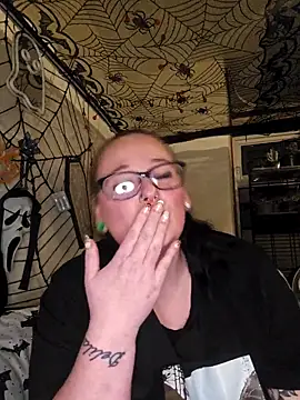 Bunny Cummings online show from November 9, 11:00 pm