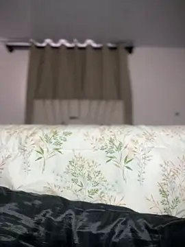 Snapshot of Iris_lee chatting on September 15, 7:54 pm Iris lee online show from September 15, 7:54 pm