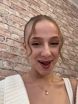 CaseyStar online show from November 30, 1:04 pm