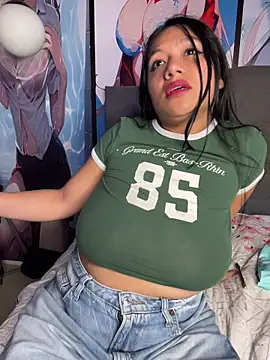 Im Little online show from February 18, 3:49 am