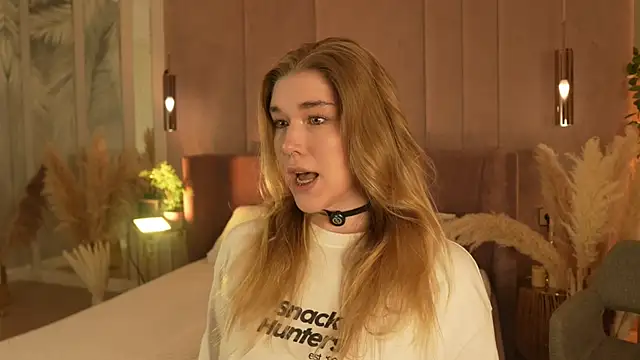 Smiley Mia online show from May 5, 5:21 am