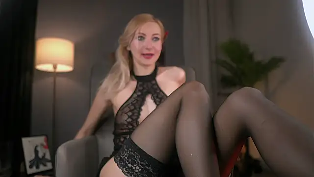 SerenaGrantt online show from April 8, 1:41 am