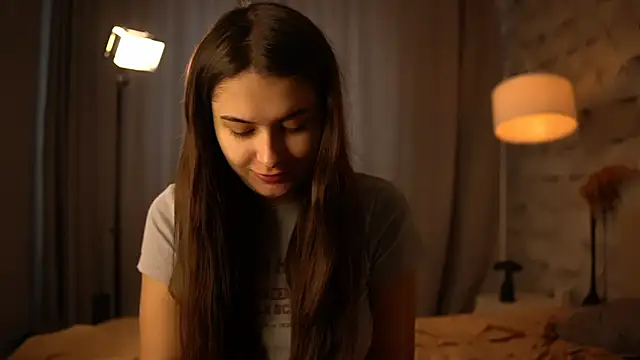 elisa moon online show from February 13, 9:33 am