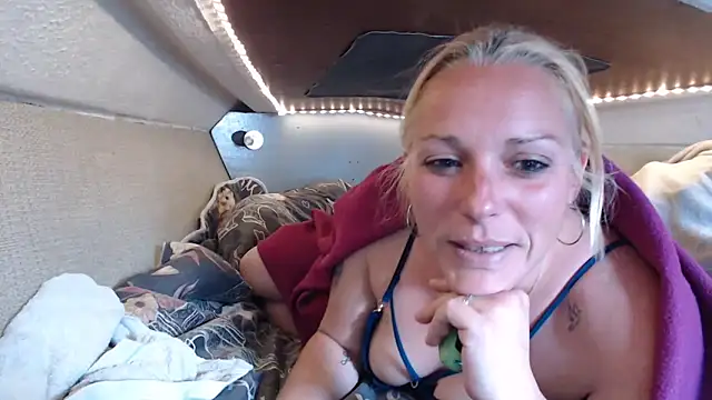 Doucelouve9 online show from March 30, 5:01 pm