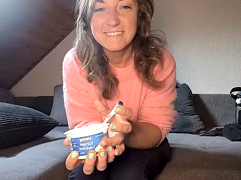 Snapshot of stunning_Rosi chatting on September 17, 7:17 am stunning Rosi online show from September 17, 7:17 am