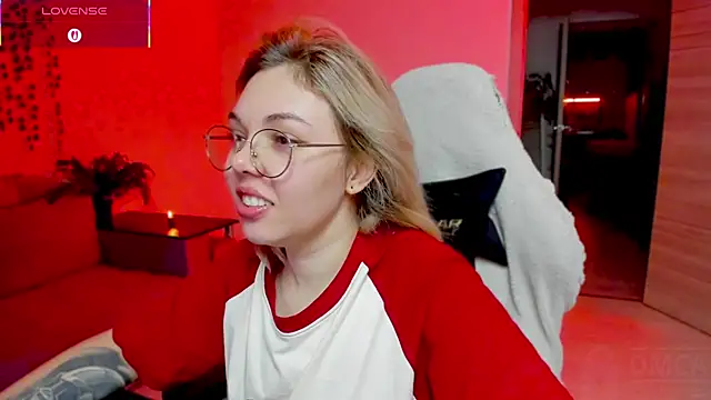 whoa-hoa-hoa-hoa-hoa online show from November 9, 2:35 pm