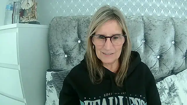 Snapshot of Additive_Mature_Linda chatting on September 15, 1:19 pm Additive Mature Linda online show from September 15, 1:19 pm
