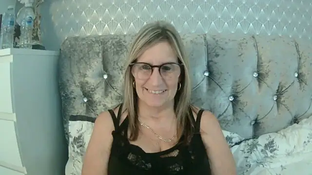 Snapshot of Additive_Mature_Linda chatting on September 12, 5:42 pm Additive Mature Linda online show from September 12, 5:42 pm