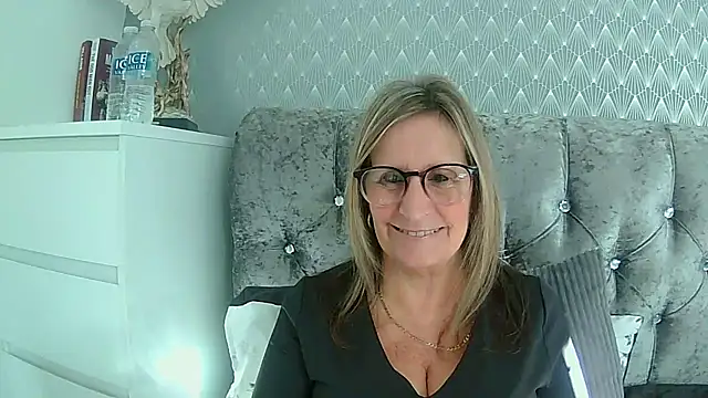 Snapshot of Additive_Mature_Linda chatting on September 21, 3:54 pm Additive Mature Linda online show from September 21, 3:54 pm