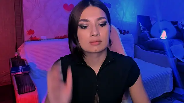 Swee Alicee online show from April 6, 8:10 pm