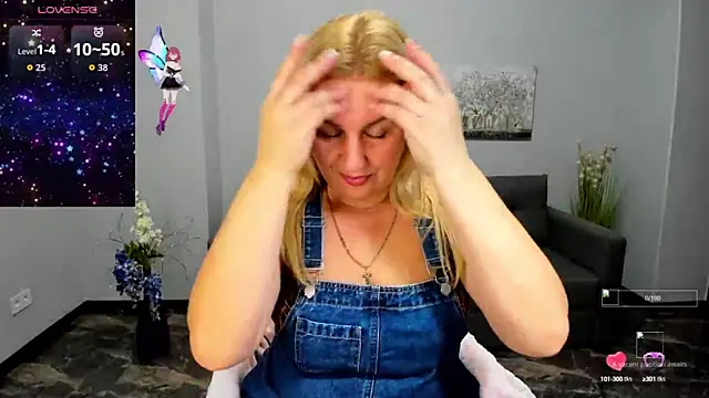 Snapshot of Lili_Crossi chatting on September 22, 5:50 am Lili Crossi online show from September 22, 5:50 am