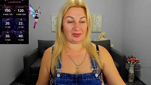 Snapshot of Lili_Crossi chatting on September 23, 6:00 am Lili Crossi online show from September 23, 6:00 am