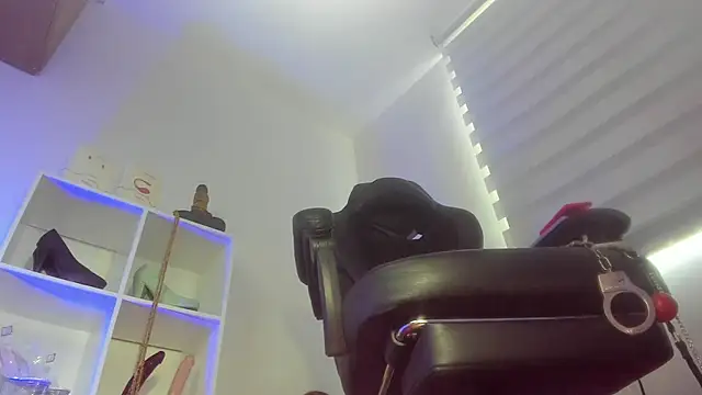 charlotte joliedart online show from September 25, 7:45 pm