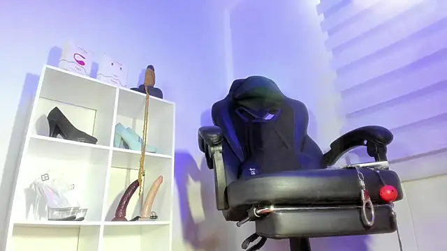 charlotte joliedart online show from April 1, 2:03 pm