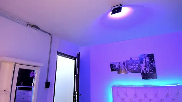 Amy Kiitty  online show from November 20, 2:29 pm