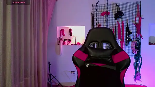 Megaan Greey online show from October 11, 9:39 pm