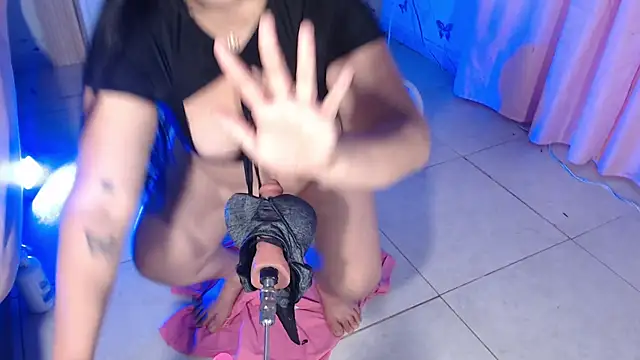 April sexycurvi online show from May 26, 7:51 am