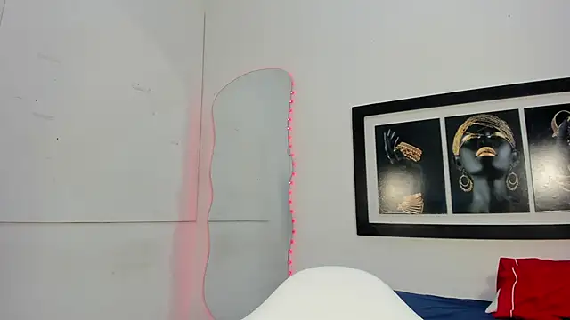 zoee lovv online show from December 18, 3:11 am