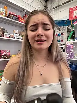 imlindapink online show from April 20, 6:55 pm