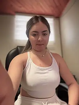 imlindapink online show from October 28, 4:35 pm