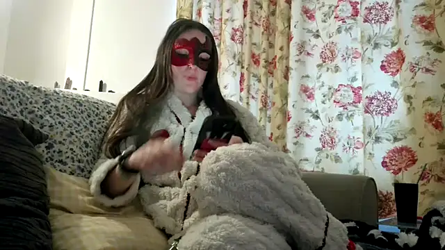 LexiSnowUK online show from December 17, 10:30 am