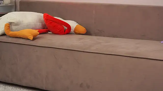 norakisses online show from March 11, 7:45 am