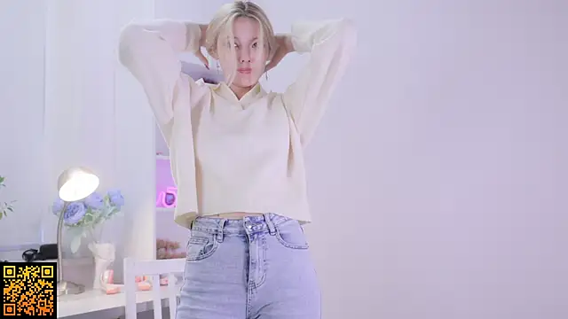 norakisses online show from October 22, 9:25 am