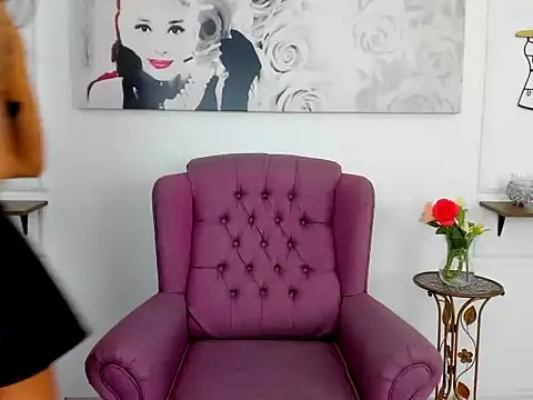 Snapshot of Queenrafaella chatting on October 23, 4:07 am Queenrafaella online show from October 23, 4:07 am