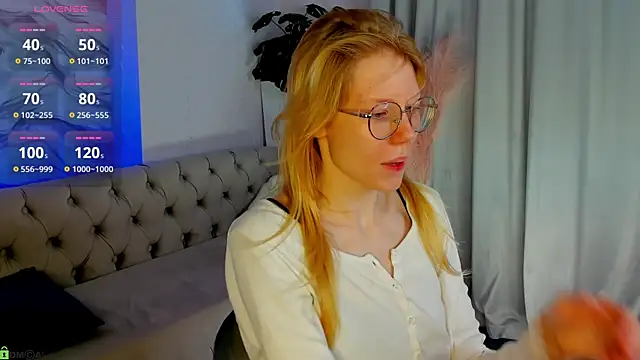 Esme Runn online show from June 11, 3:14 am