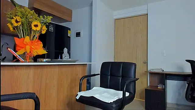 mia world  online show from April 16, 12:44 am