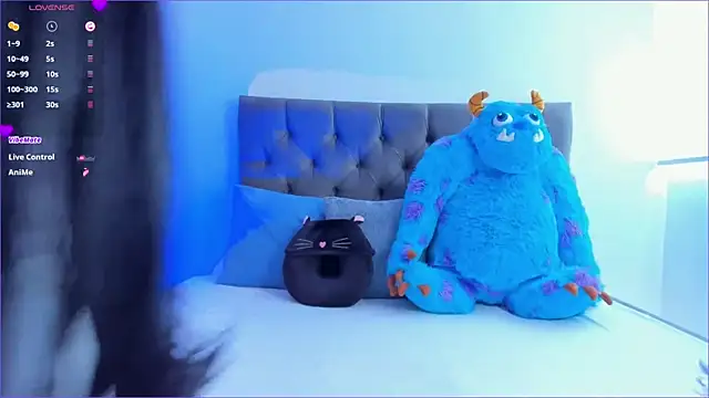 Snapshot of mia_world_ chatting on October 1, 4:34 pm mia world  online show from October 1, 4:34 pm