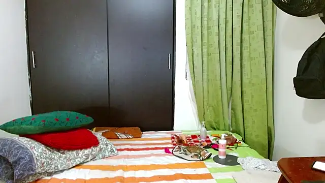 lunajones2024 online show from February 4, 6:49 am