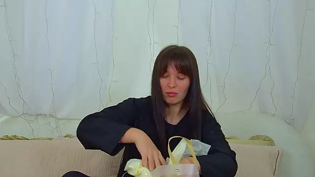 AlexandraBloom online show from March 4, 6:14 pm