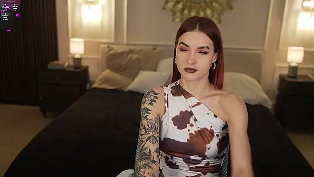 Magnetic Mia  online show from March 15, 12:45 am