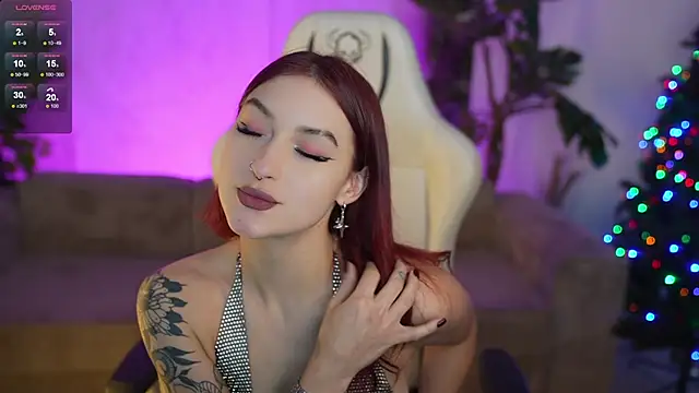 Magnetic Mia  online show from December 17, 3:22 am