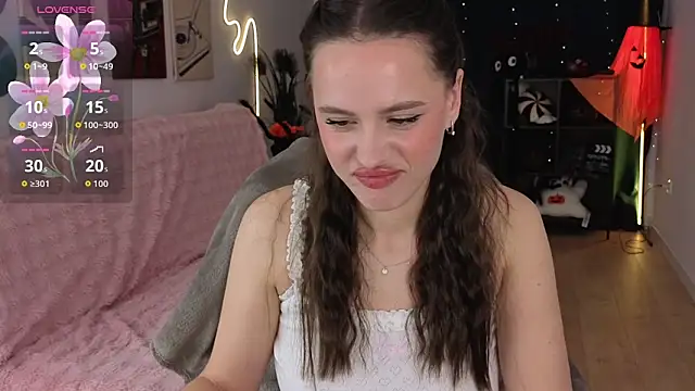 Emillias online show from November 1, 2:43 pm