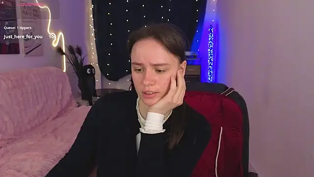 Emillias online show from February 11, 2:07 pm