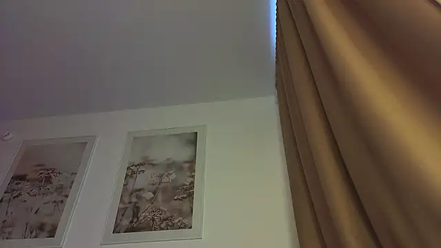 Lili Roze  online show from February 23, 5:30 am