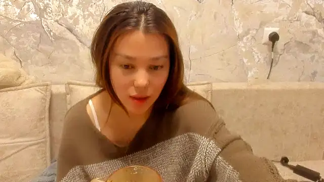 LunaXmii online show from April 18, 11:59 pm