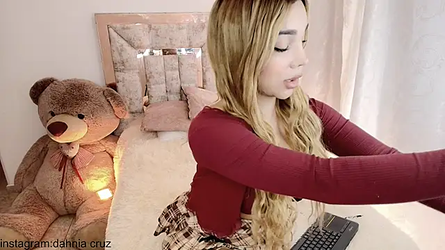 mariana cruzz online show from September 12, 2:35 pm