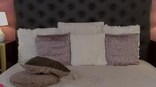 JaquelineM online show from February 3, 7:57 am