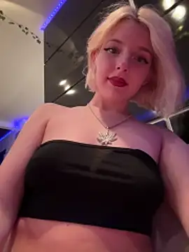 XMelissaX online show from April 8, 10:23 pm